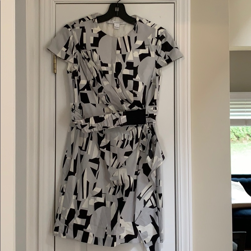 Super cute!!  DVF cotton print dress size 2